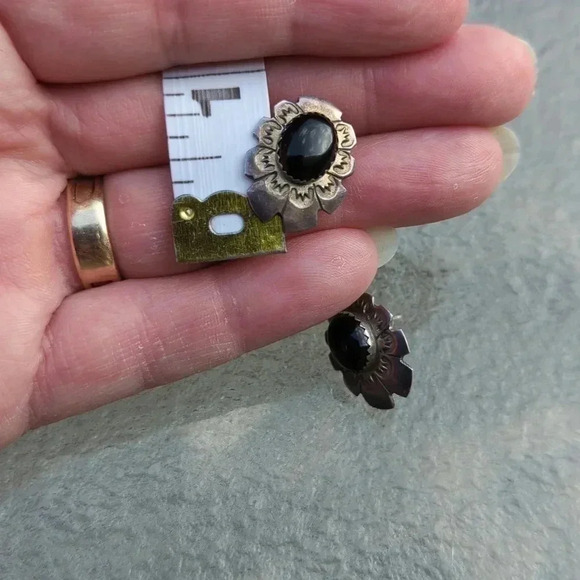 Navajo Silver Onyx Earrings - Picture 3 of 5